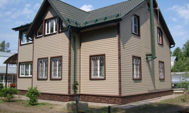 Отделка дома виниловым сайдингом Отделка дома виниловым сайдингом